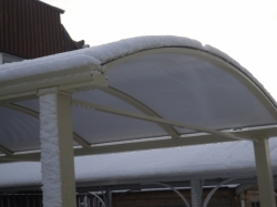 carport mit schnee